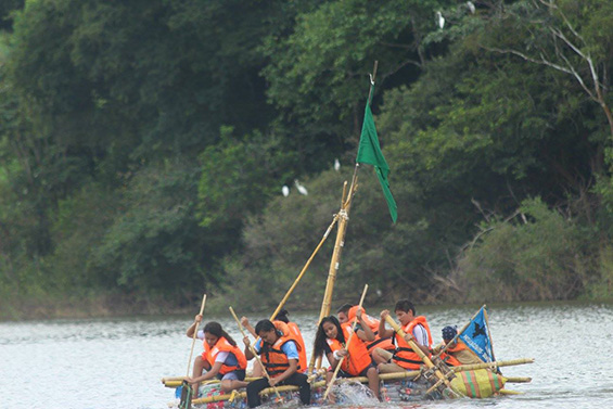 Concurso de Balsas en Pucallpa - Scouts del Perú